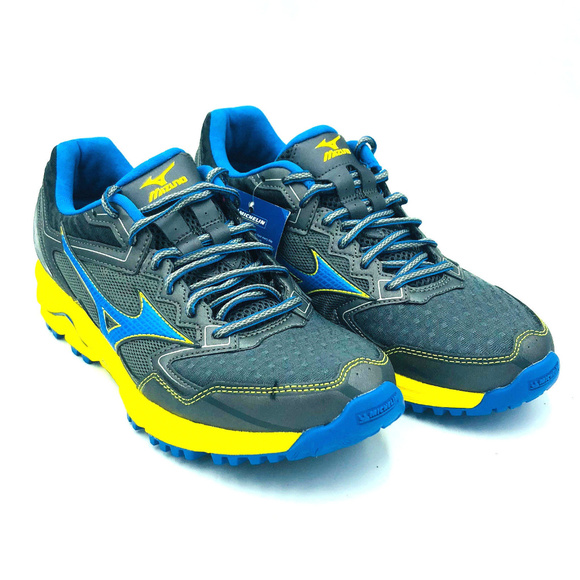 mizuno trail running shoes mens